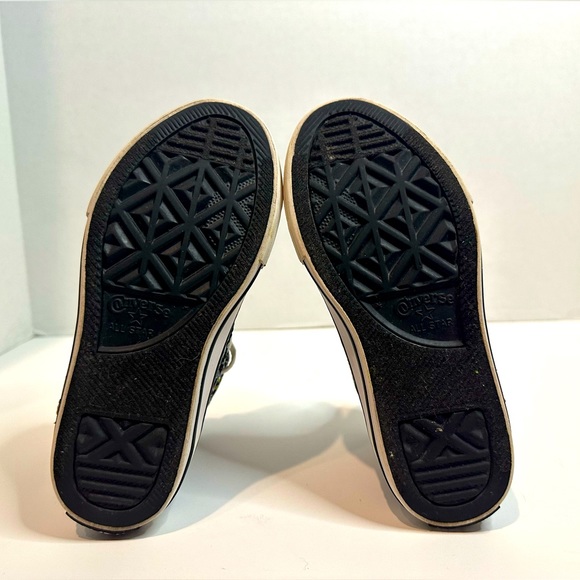 Converse Chuck Taylor Kids size 12 - Picture 3 of 6